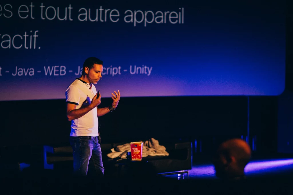 Photo d'un workshop organiser par underside autour des chatbots au kinepolis imagibraine