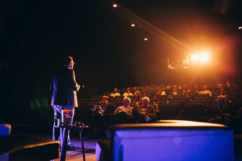 Photo d'un workshop organiser par underside autour des chatbots au kinepolis imagibraine